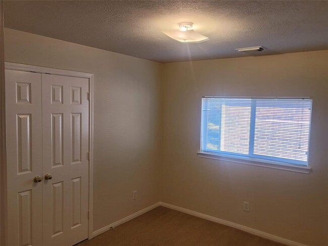 Building Photo - 3611 Elmwood Dale Dr