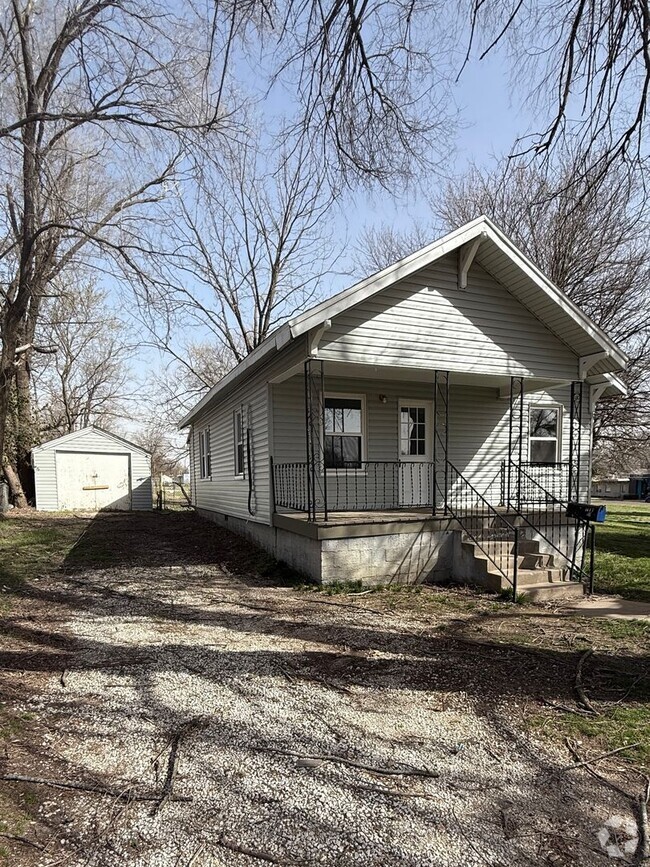 Building Photo - 2 bedroom/1 bathroom