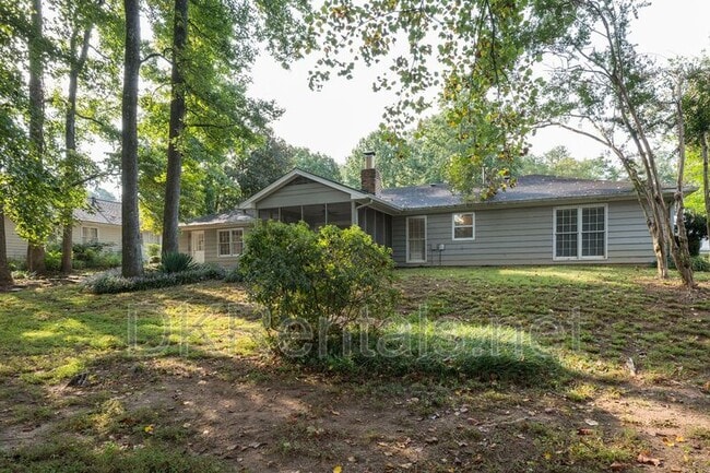 Building Photo - 225 Pebble Trail