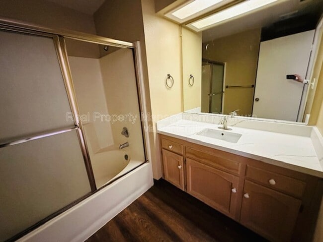 Building Photo - 8153 N Cedar Ave