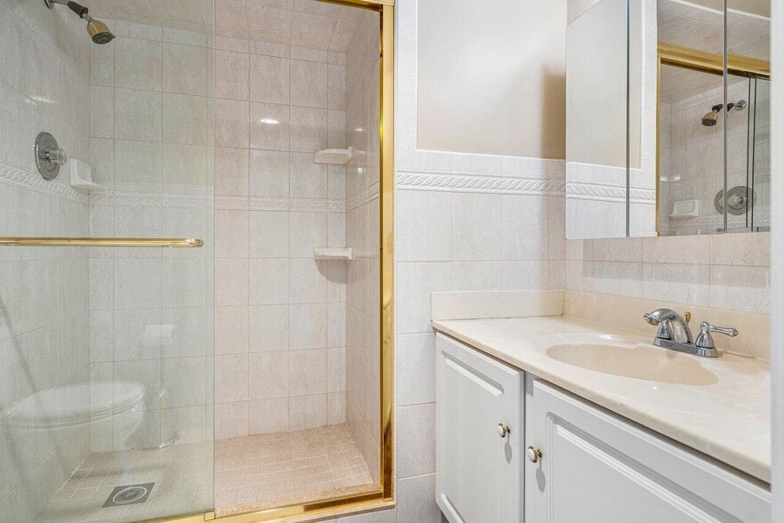 Guest Bath - 6200 NW 2nd Ave