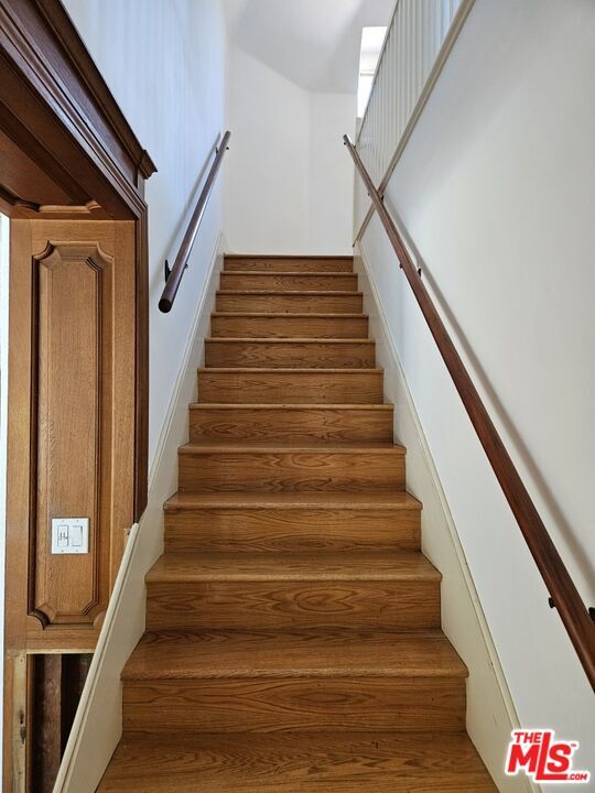 Building Photo - 120 Larkin Pl