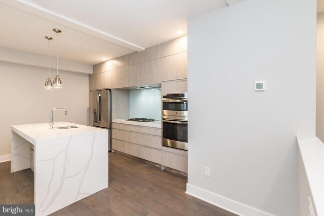 Building Photo - 1405 Frankford Ave