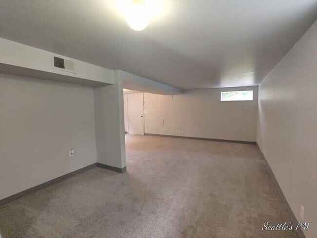 Building Photo - 843 NE 56th St