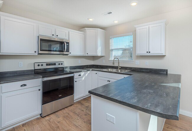 Building Photo - 720 Promenade Dr