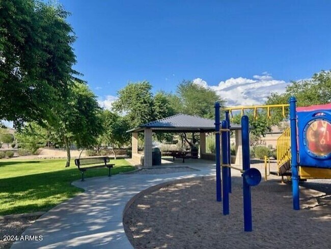 Building Photo - Gorgeous single level 4-bedroom, 3-bathroom home nestled in an upscale gated community in Peoria