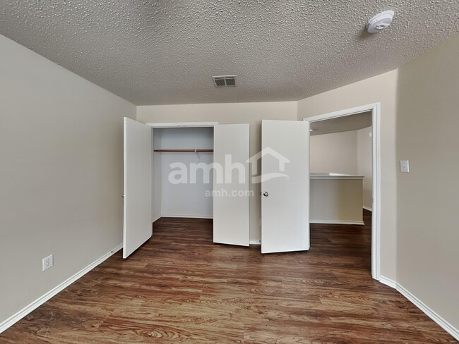 Building Photo - 16508 Jasmine Springs Dr