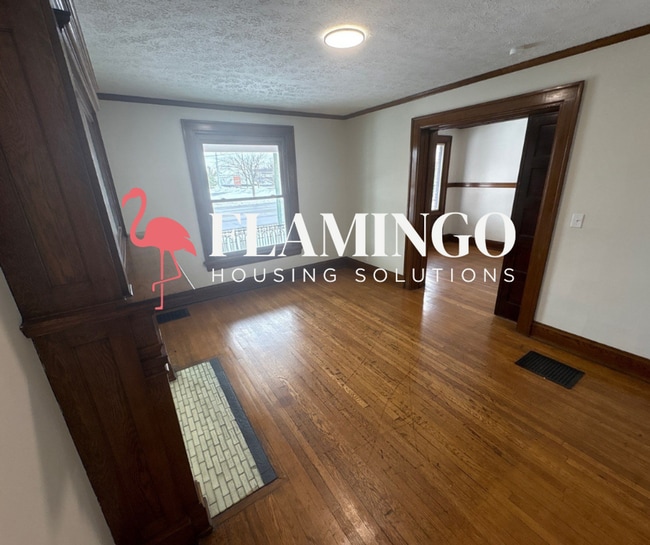 Building Photo - 1422 East Third Street - Shared Living programs Eligible