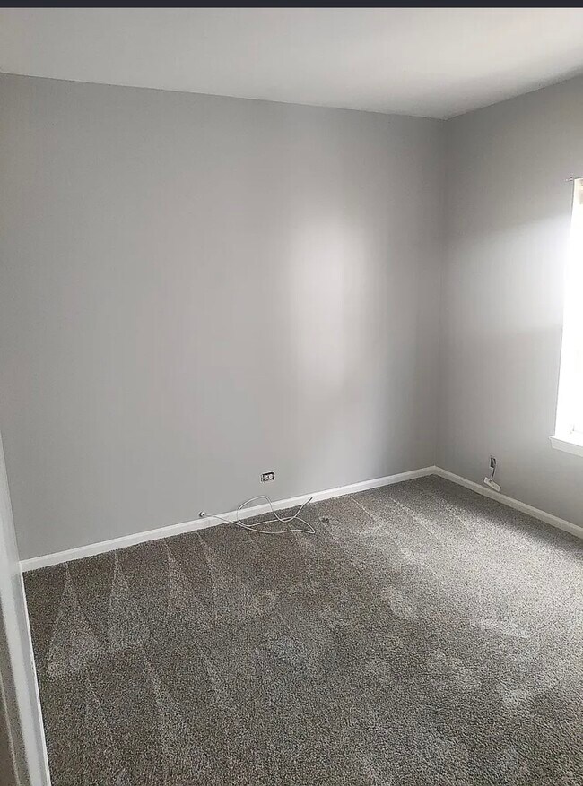 Building Photo - 1900 N Laramie Ave