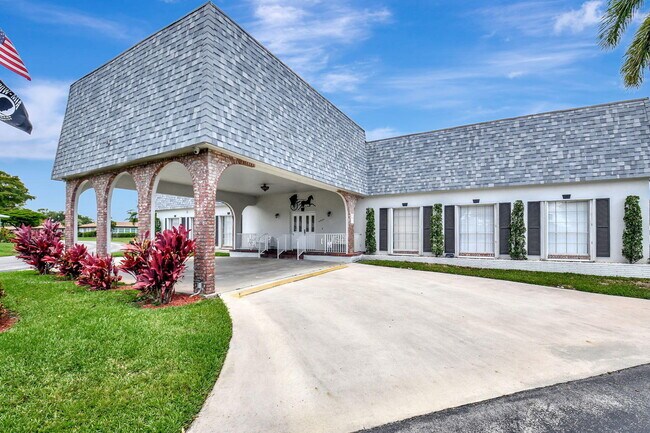 Building Photo - 801 Meadowlark Ln