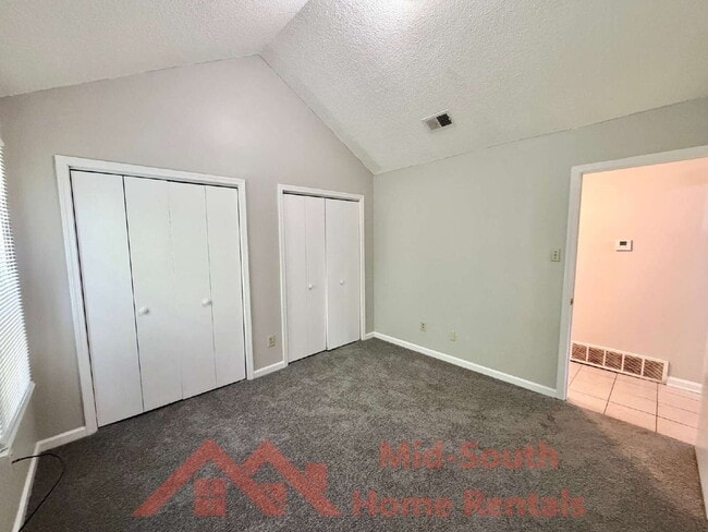 Building Photo - 641 Lagrange Pk Cv