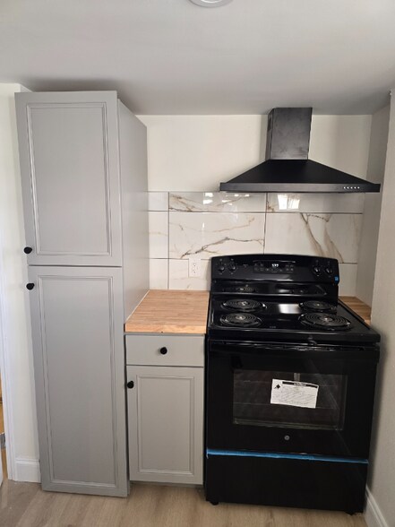 Building Photo - 2234 Lapeyrouse St