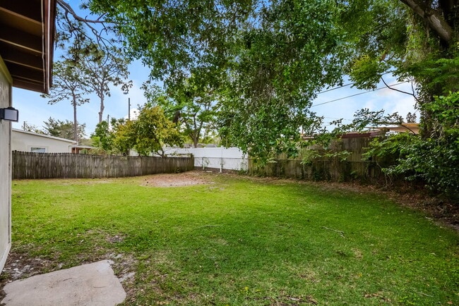 Building Photo - 670 Hibiscus Rd