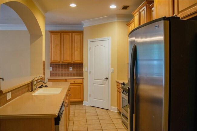 Building Photo - 2627 Gadsen