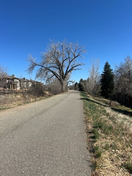 Building Photo - 1818 S Quebec Way