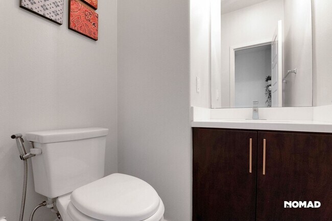 Building Photo - Luxury Townhome in Solaire/Old Creek Ranch...