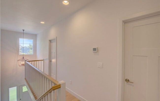 Building Photo - Townhouse 911