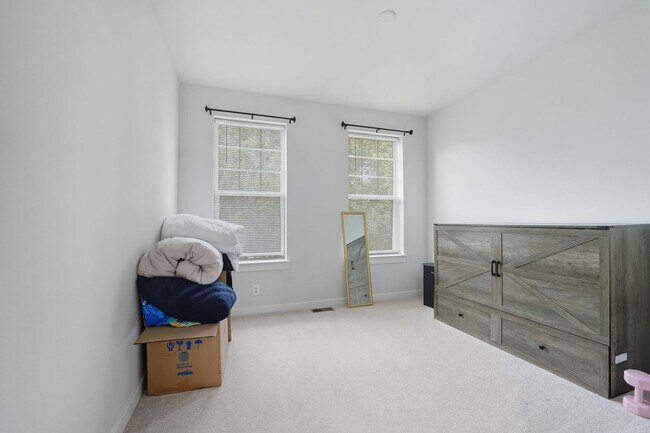 Building Photo - 709 Thomas Ln