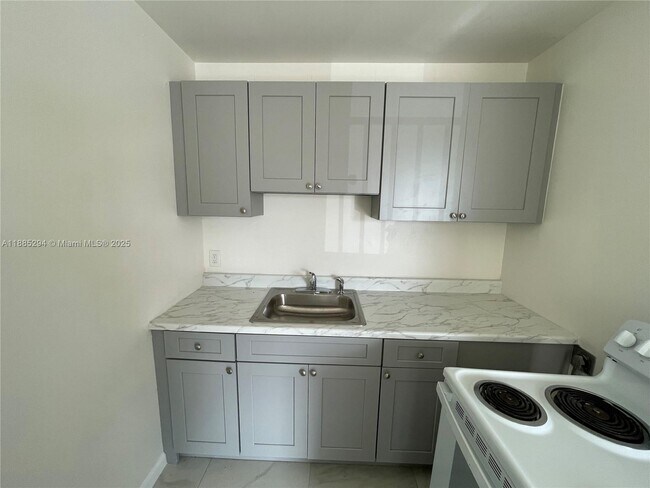 Building Photo - 801 N H St