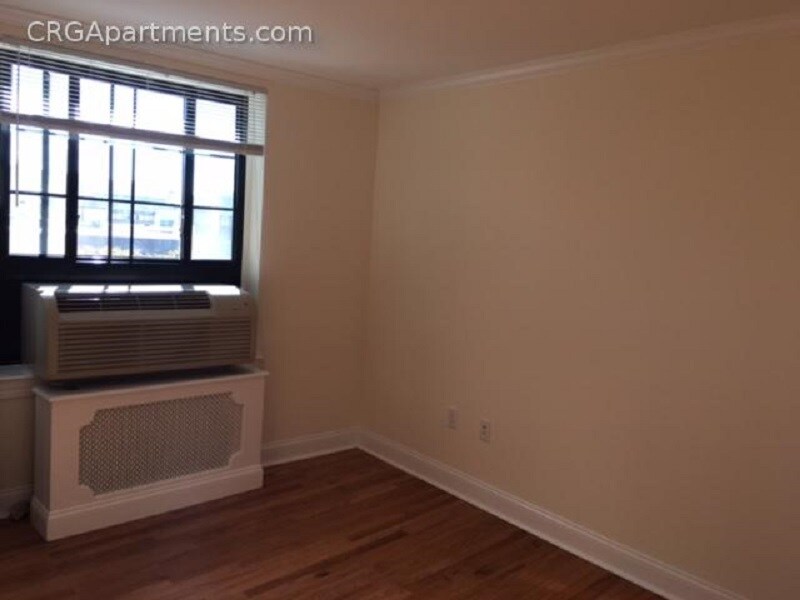 Building Photo - 64 Brattle St