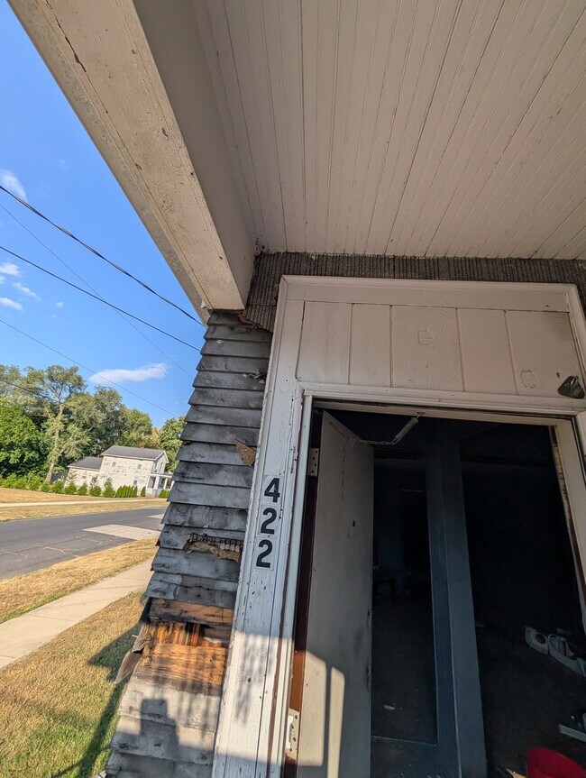 Building Photo - 422 S Louisa St
