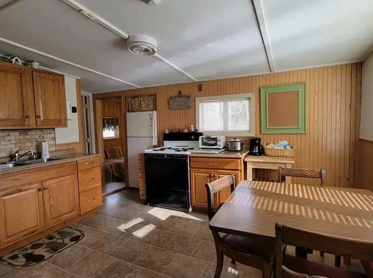 Kitchen - 172 Toles Hollow Rd