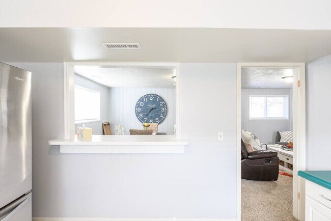 Building Photo - 1416 E Hollow Dale Dr