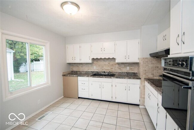 Building Photo - 4610 Karen Dr
