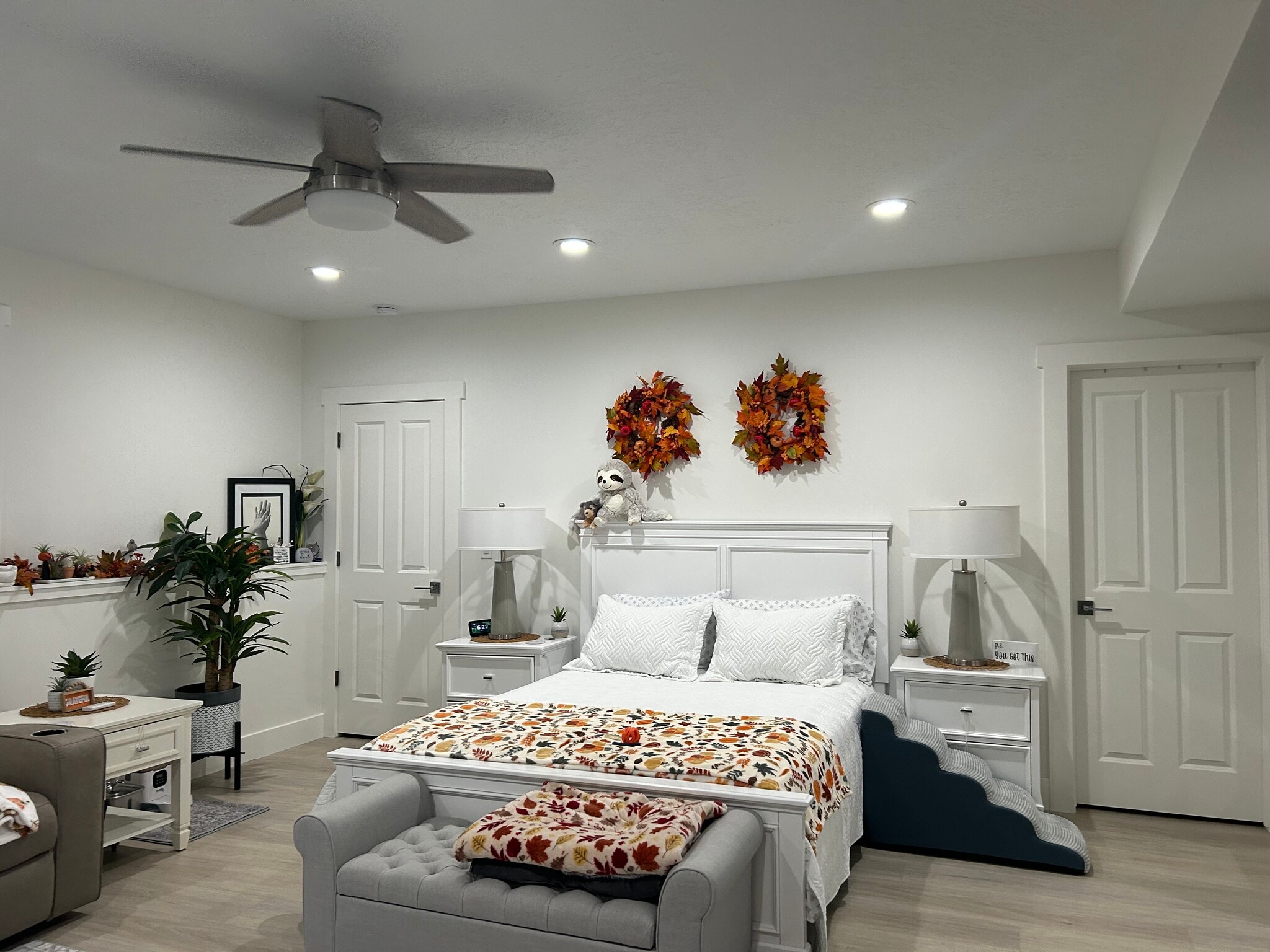 Studio bedroom. Separate entrance on left. Walk-in closet on right. - 11452 S Marco Polo Ln