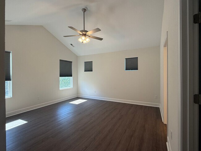 Building Photo - Like New Norfolk Single Family Home