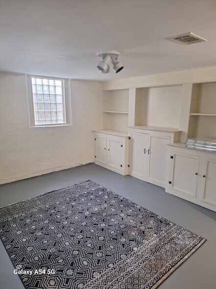 Building Photo - 3721 Frankford Ave