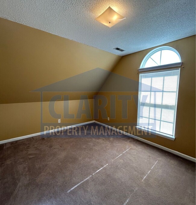 Building Photo - 3 bedroom home in Holly Brook Subdivision!