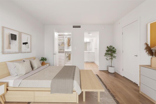 Building Photo - 555 NE 34th St