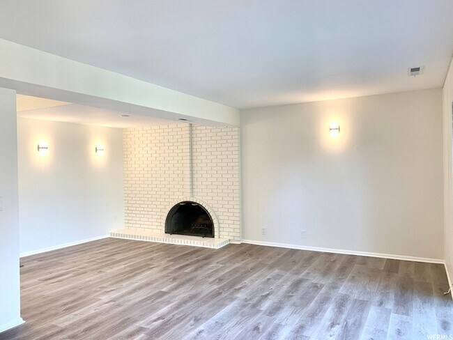 Building Photo - 4860 S Highland Cir