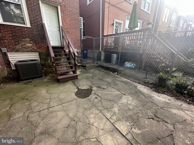 Building Photo - 4911 Catharine St