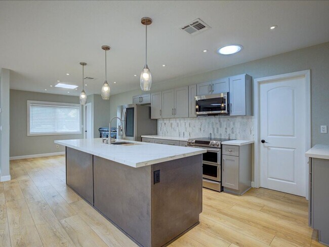 Building Photo - Scenic Living at Dorado Golf Course; 3 Bedroom 2 Bathroom