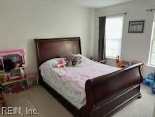 Building Photo - 141 Baker Farm Dr