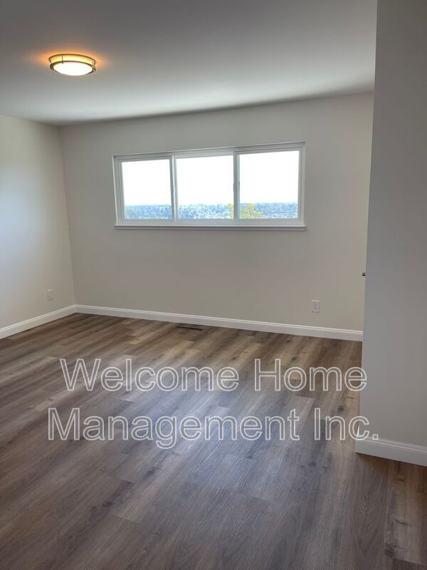 Building Photo - 16233 San Remo Dr