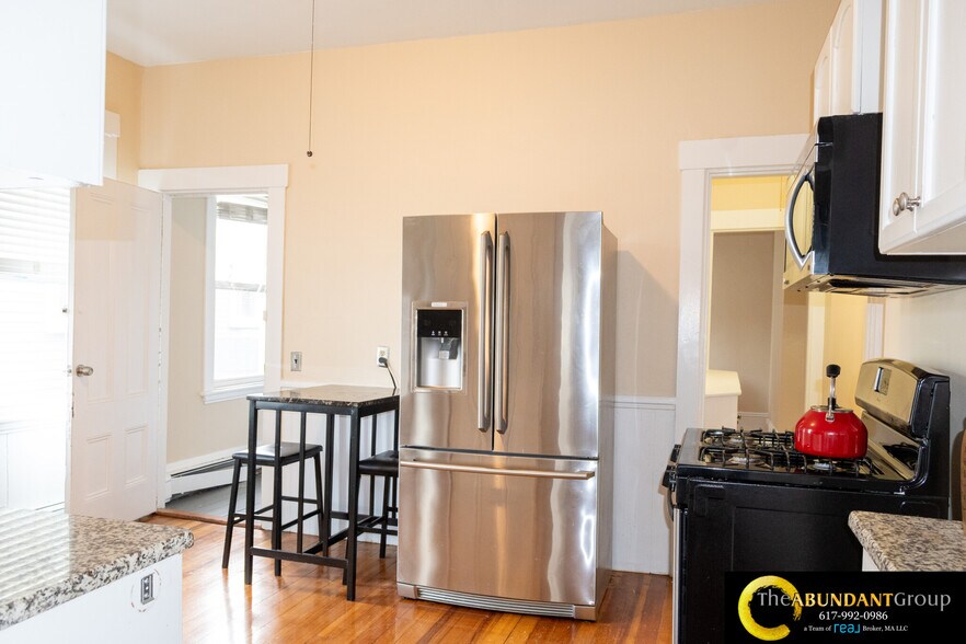 Building Photo - 133 Otis St