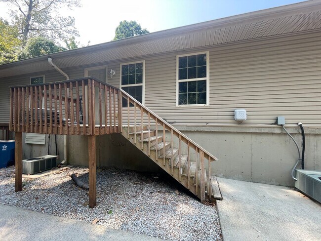 Building Photo - 2 Bedroom 1 bathroom Apartment in Wickliffe