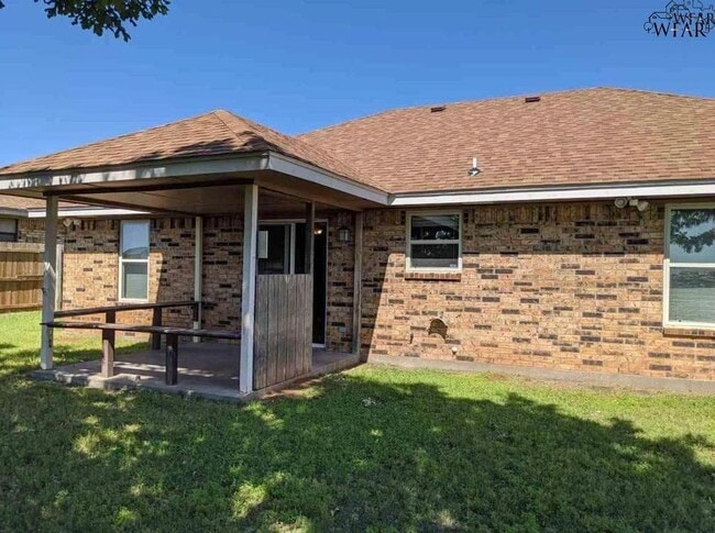 Building Photo - 1204 Lisa Ln