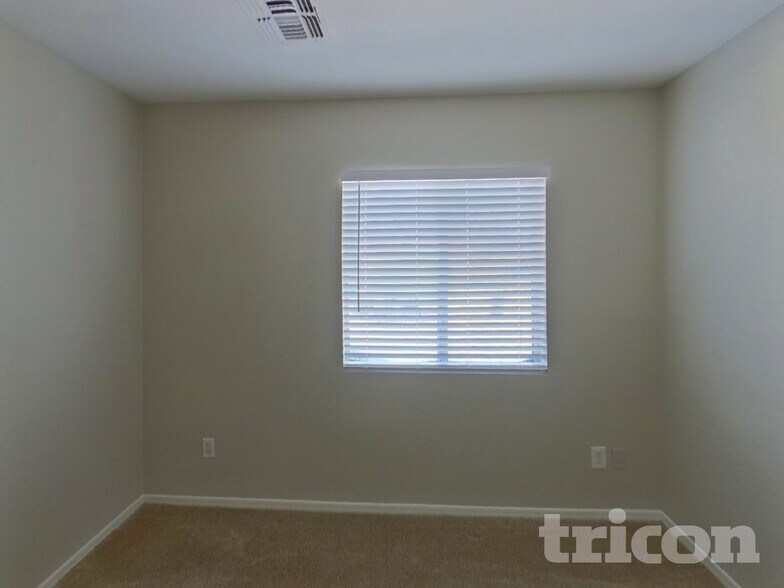 Building Photo - 4102 S 62nd Ln