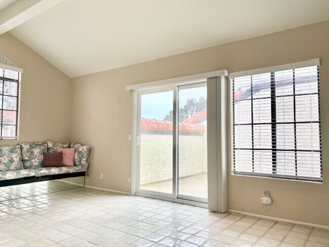 Building Photo - 2226 Martinique Ln