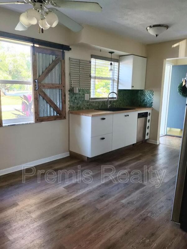 Building Photo - 6764 297th Ave N