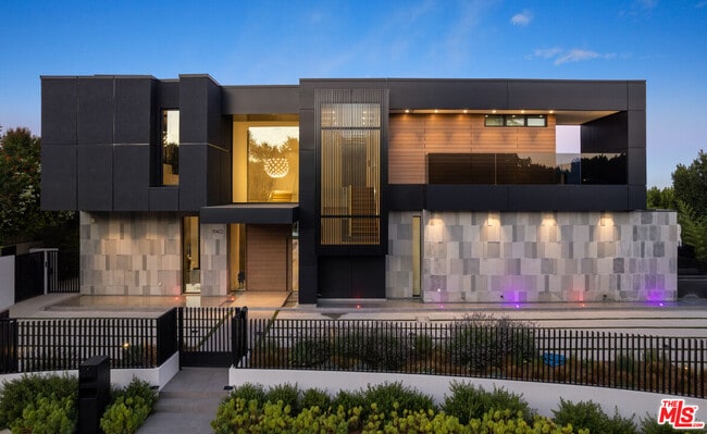 Building Photo - 1140 Summit Dr