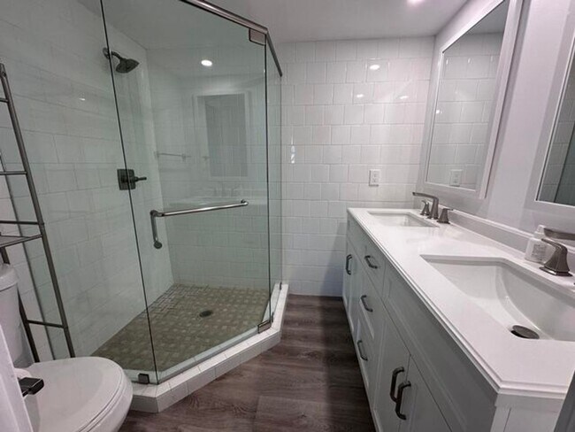 Building Photo - 14 Ridgewood Cir