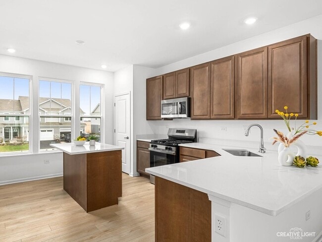 Building Photo - 25656 W Yorkshire Dr