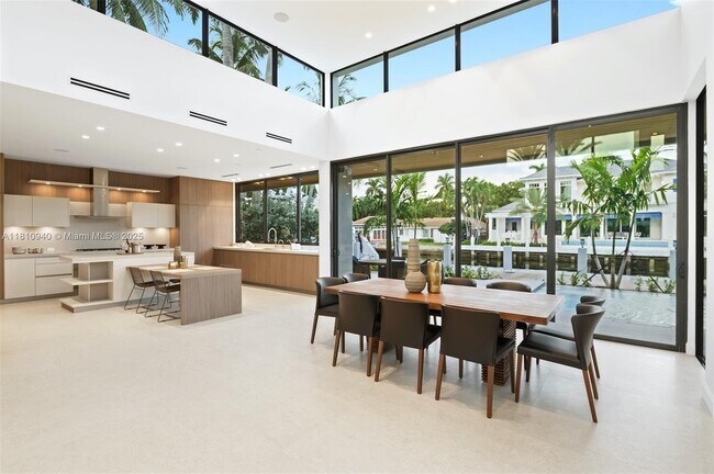 Building Photo - 401 Royal Plaza Dr
