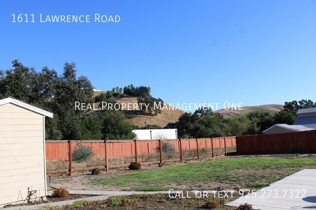 Building Photo - 1611 Lawrence Rd