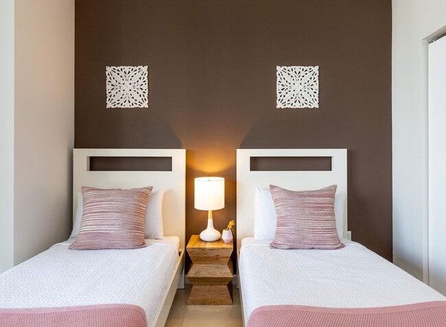 Building Photo - 485 Brickell Ave